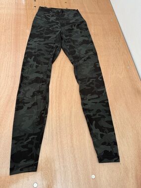 lululemon athletica Women's Camo Leggings in Dark Green/Black